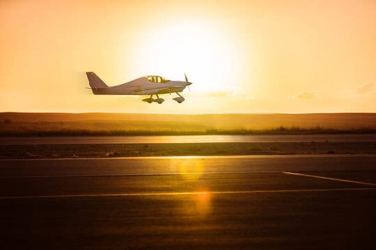 master the art of successful landings explore three essential pilot landing tips —configuration power management and airspeed