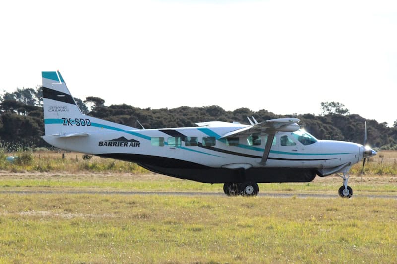 small flight school ramp with Cessna trainers and a Piper lined up