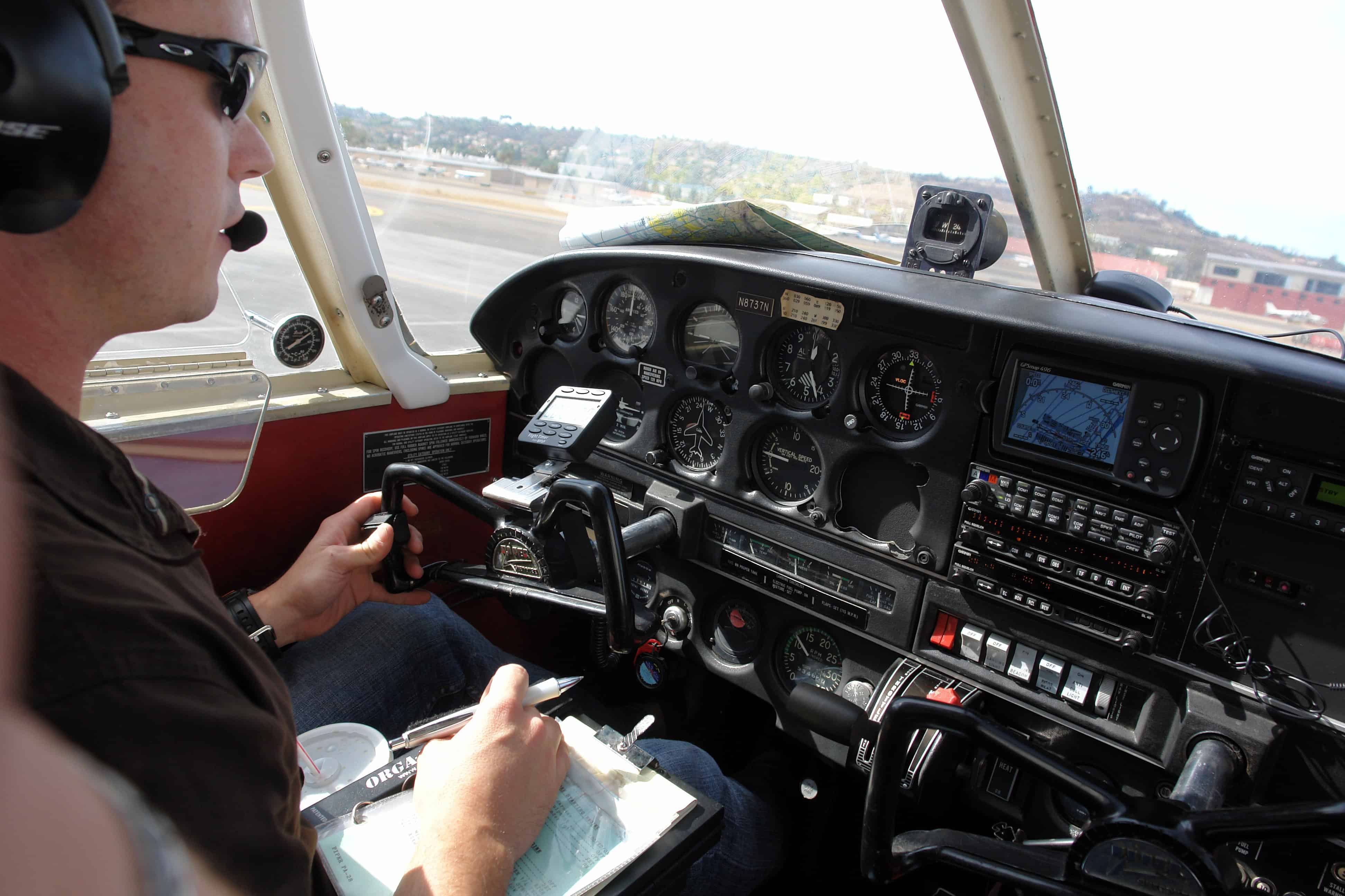 piper pa28 cockpit navigation VFR flight planning