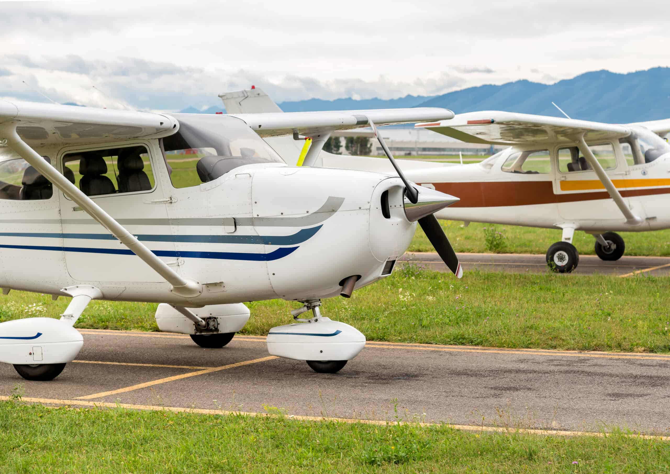 UNLEADED Act — Cessna piston aircraft parked at a small general aviation airport representing the GA fleet that runs on 100LL avgas