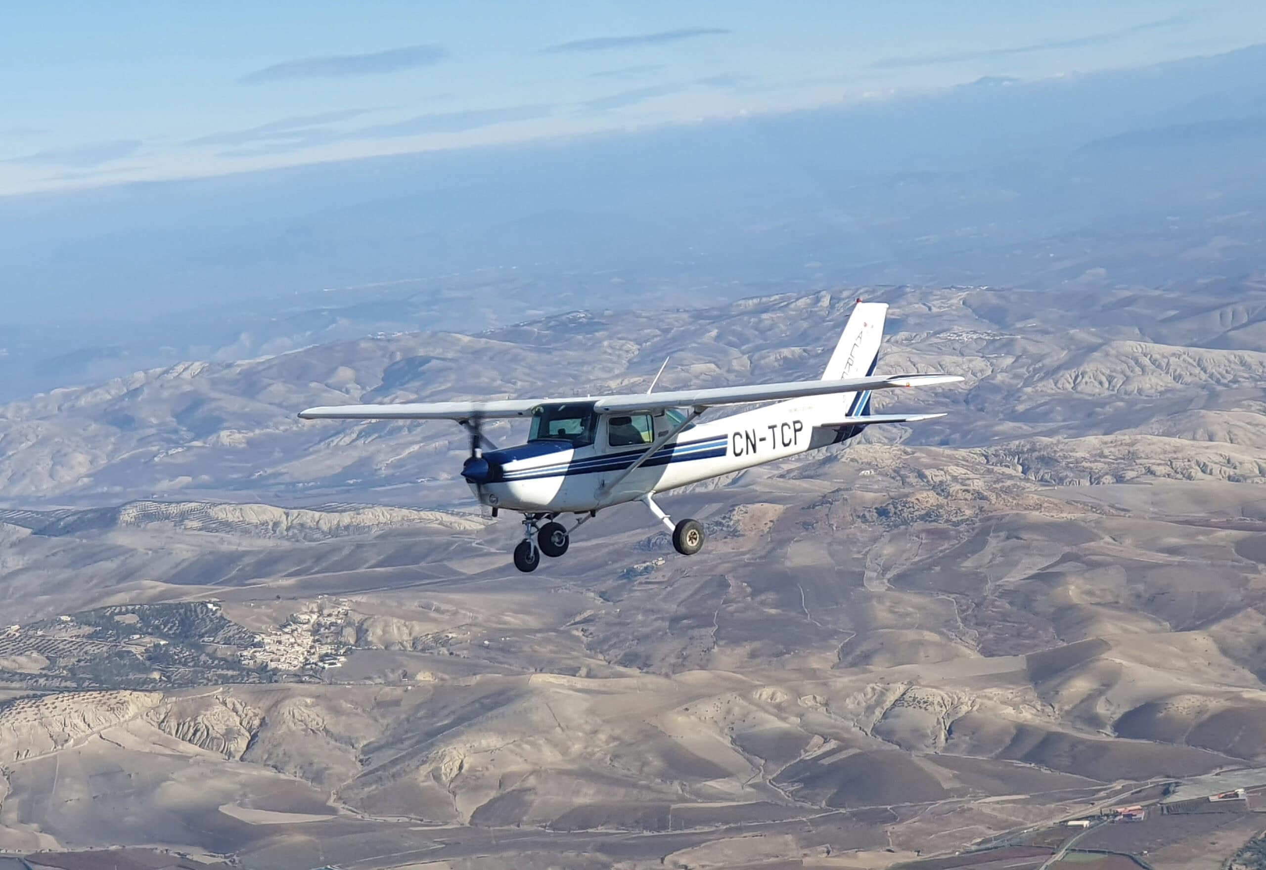 Cessna 152 cruising over mountain terrain - density altitude affects cruise performance at altitude