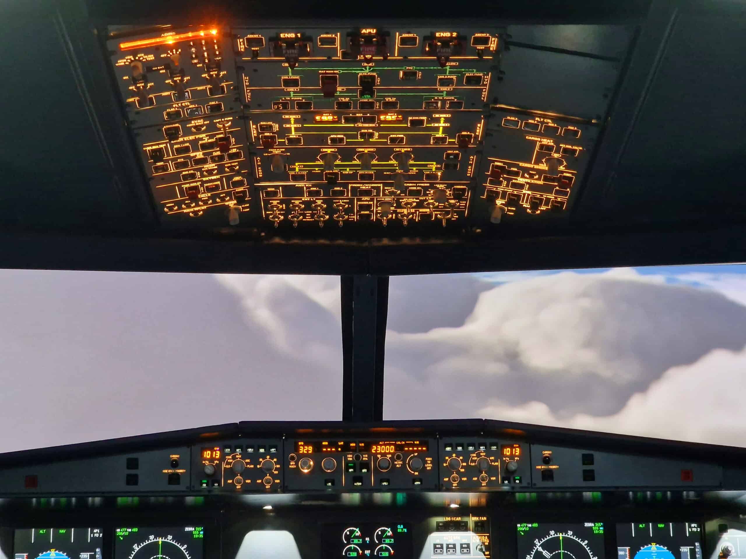 Real flight hydraulic simulator for pilot training