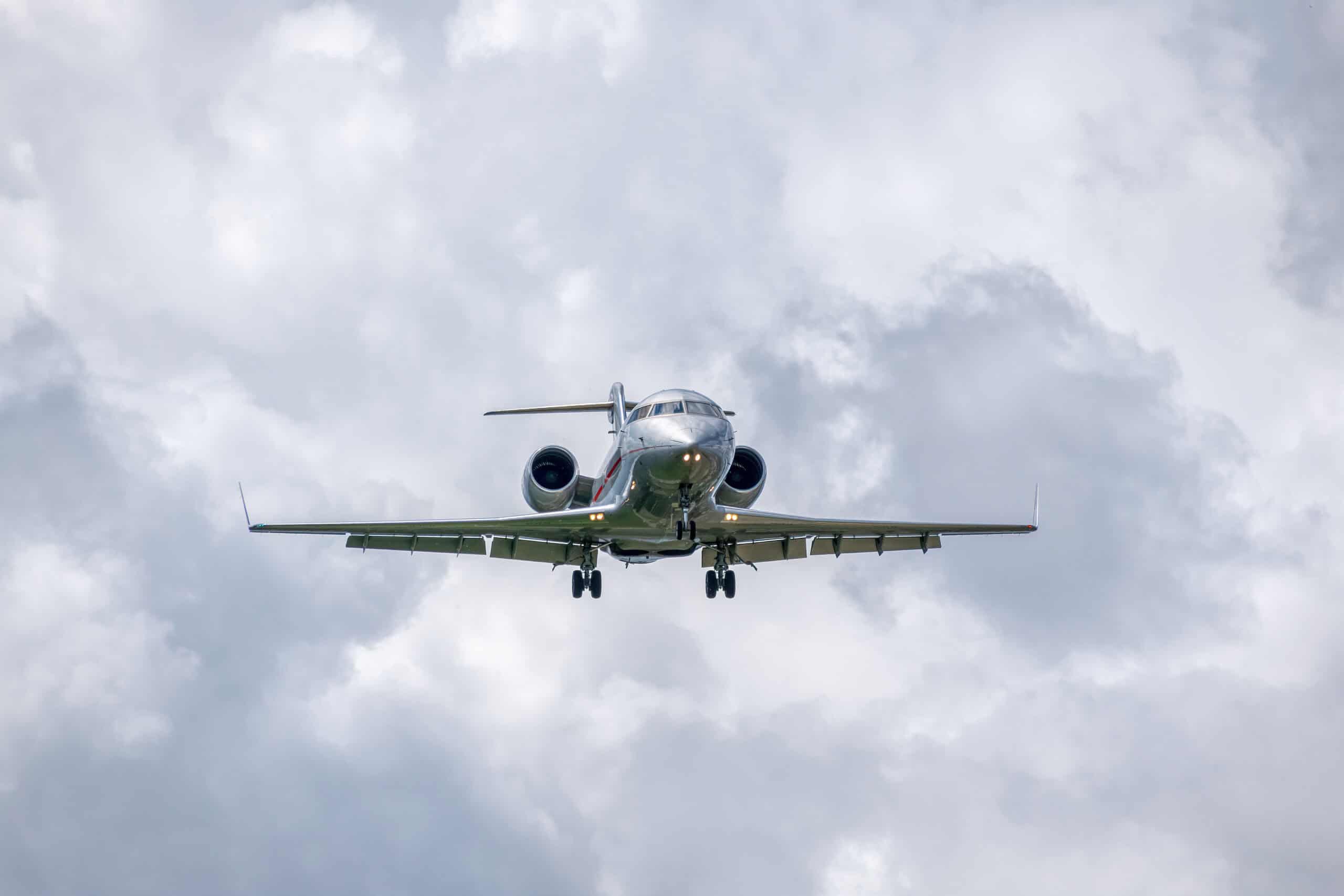 Gulfstream G800 business jet on final approach for landing