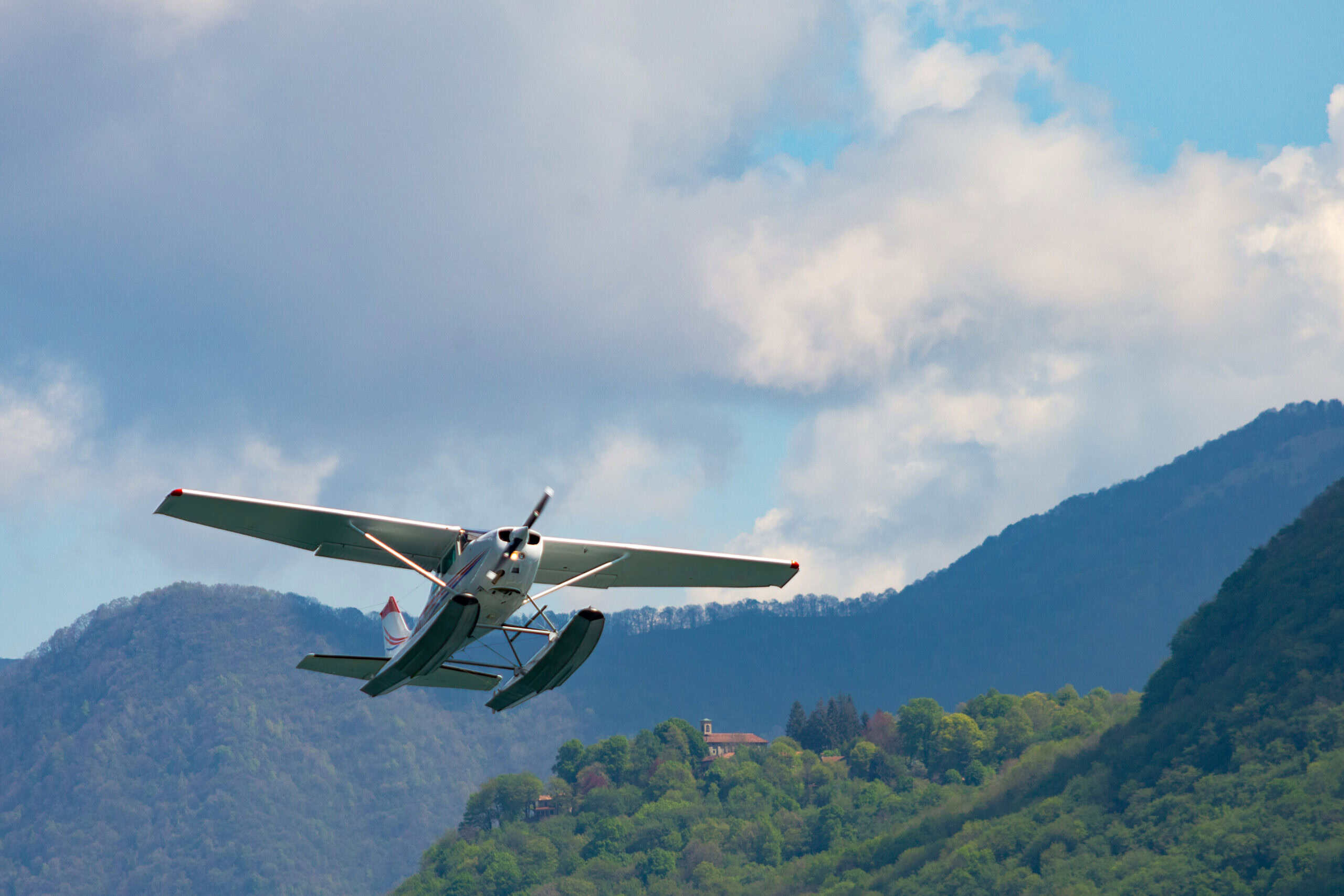 overwater flying safety — Cessna floatplane flying over Lake Como