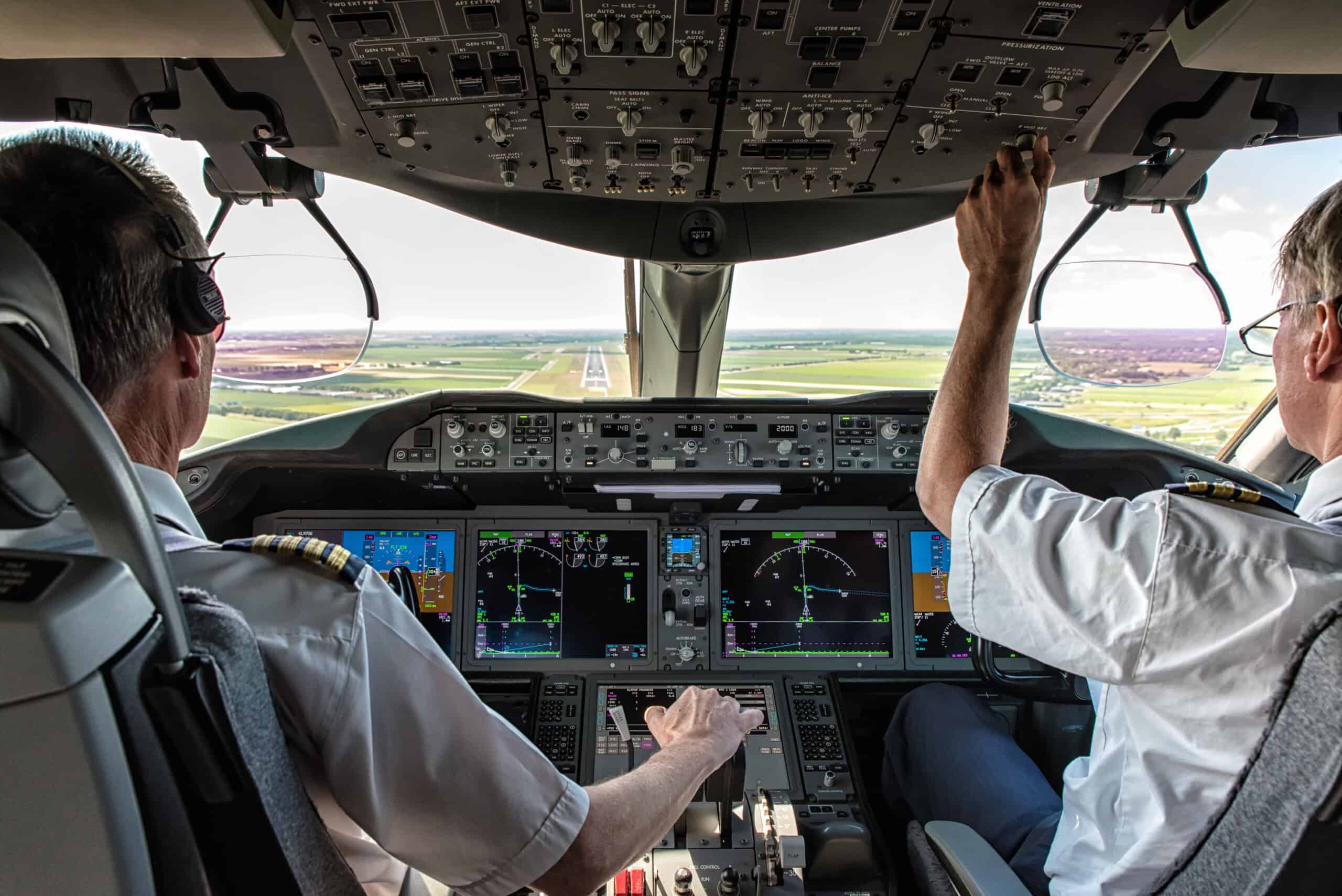 Pilatus PC-12 NGX cockpit pilot crew flight operations