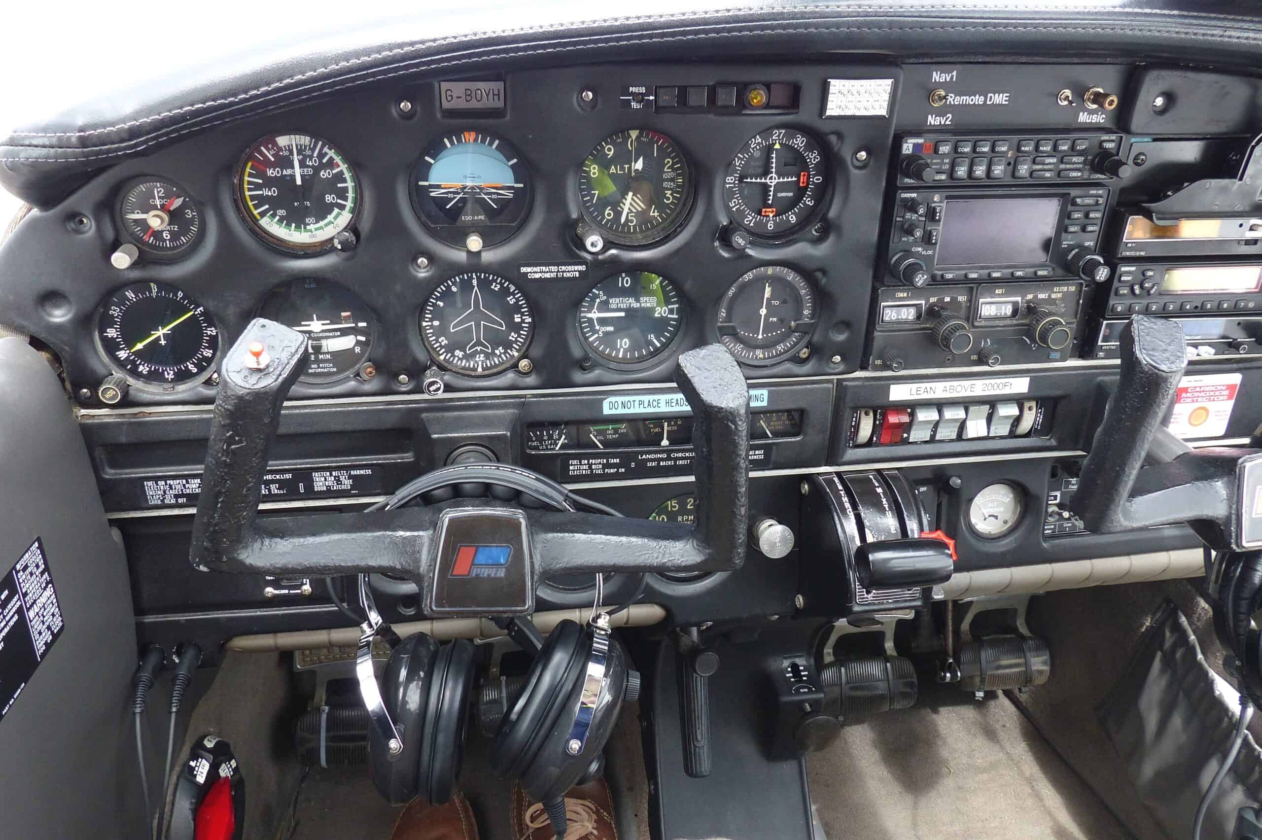 Piper Cherokee PA-28-151 cockpit panel with steam gauges