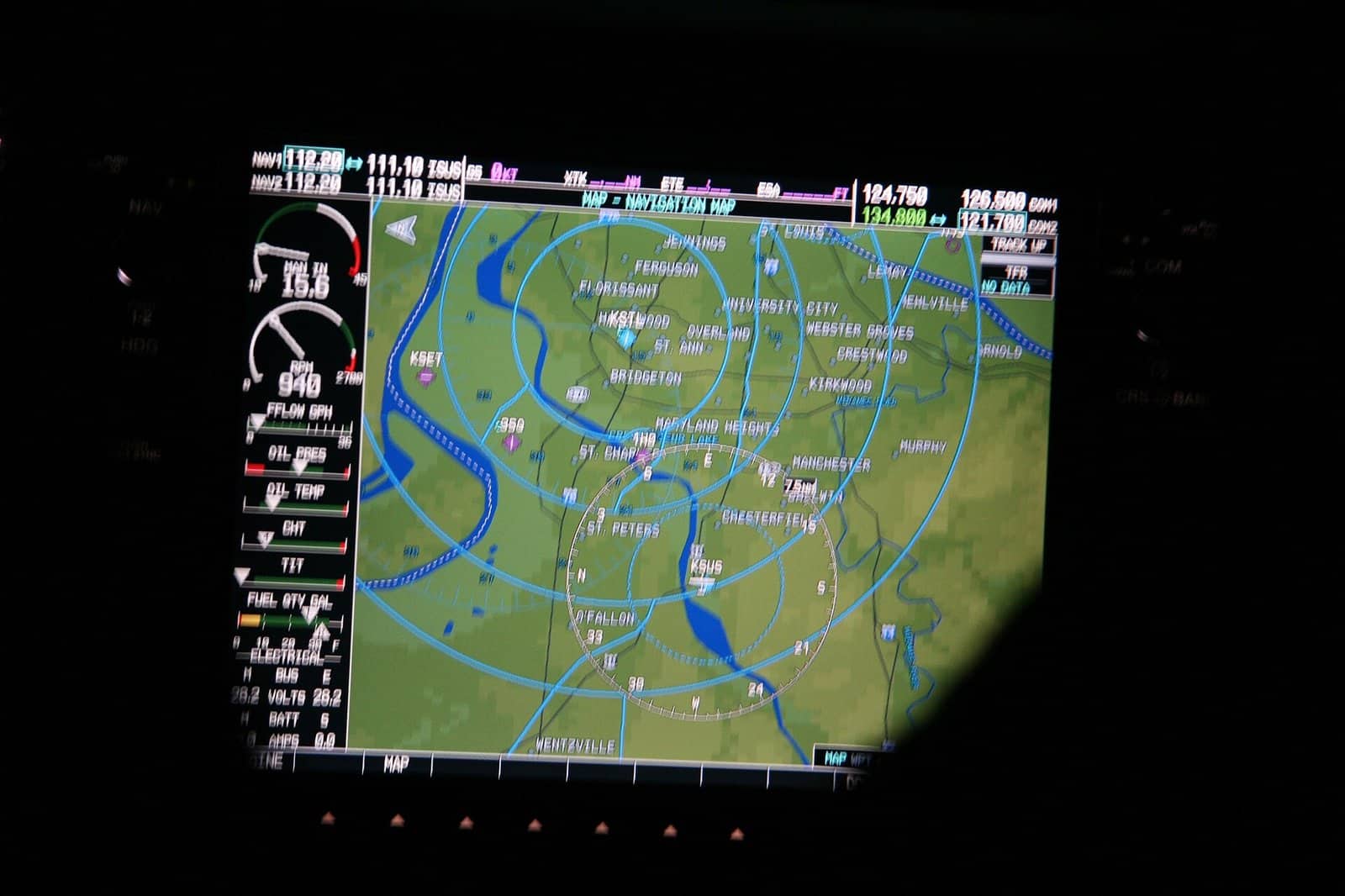 Aircraft navigation screen showing flight path and airspace details.