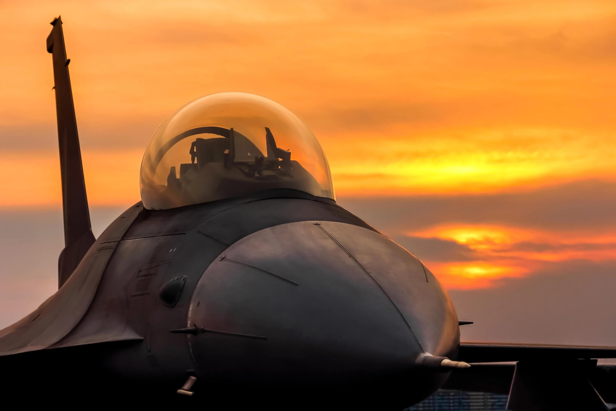 F16 falcon fighter jet